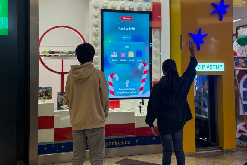 Christmas Interactive Screen Experience • LEGO